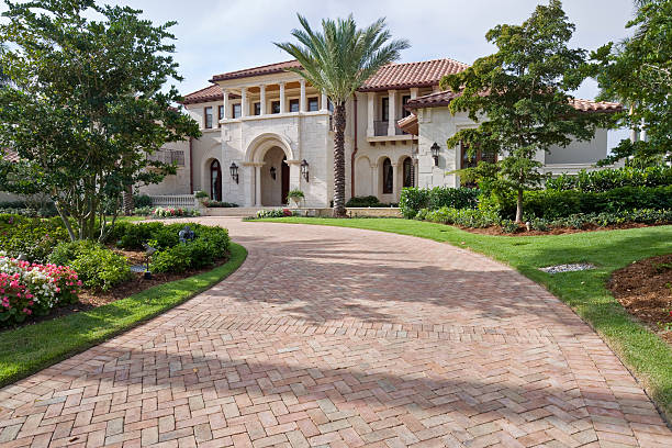 Best Driveway Paving Contractor  in Woodburn, OR